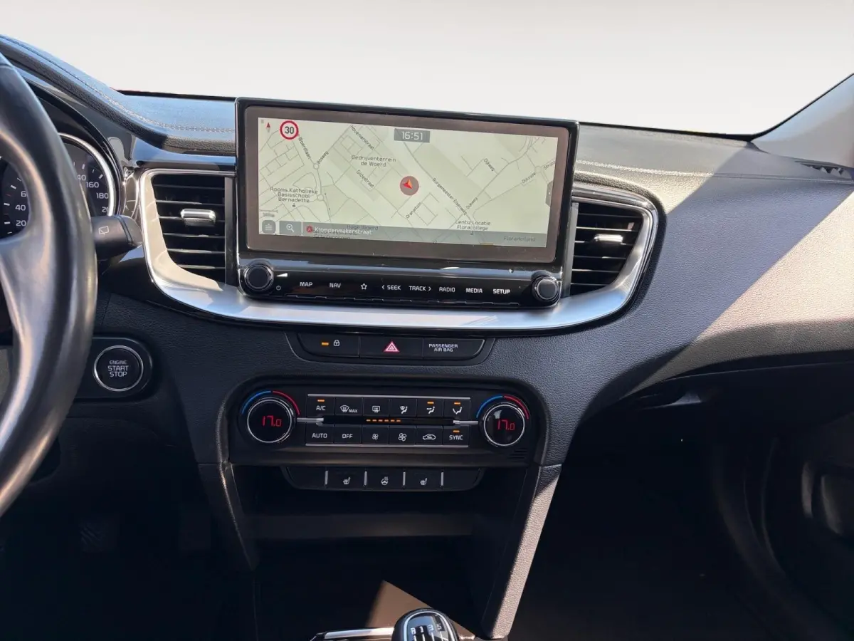 1.0 T-GDi DynamicPlusLine | Stoel- en stuurverwarming | Keyless entry/start | Achteruitrijcamera | Parkeersensoren achter | Apple/Android Carplay | Cruise control | Climate control | Navi
