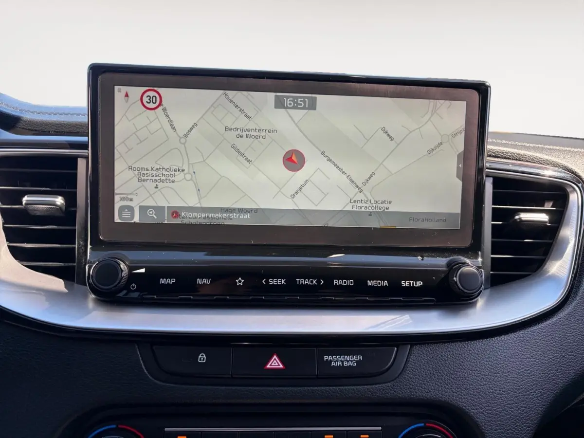 1.0 T-GDi DynamicPlusLine | Stoel- en stuurverwarming | Keyless entry/start | Achteruitrijcamera | Parkeersensoren achter | Apple/Android Carplay | Cruise control | Climate control | Navi