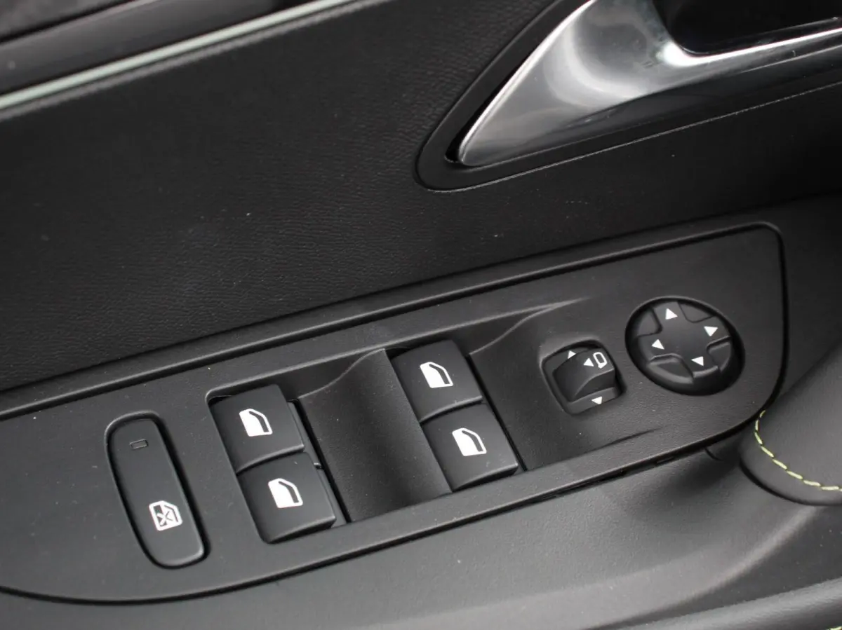 1.2 PureTech 130pk Automaat Allure Navigatie Climate Control Camera 360 Dab Led Lichtmetalen Velgen Parkeer sensoren Cruise Control Adaptive Stoelverwarming