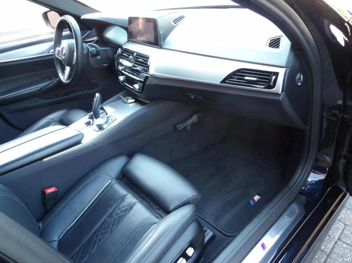 530i High Executive M-SPORT 2019 NL AUTO 64855km NAPPA PANO 20 inch TOPSTAAT