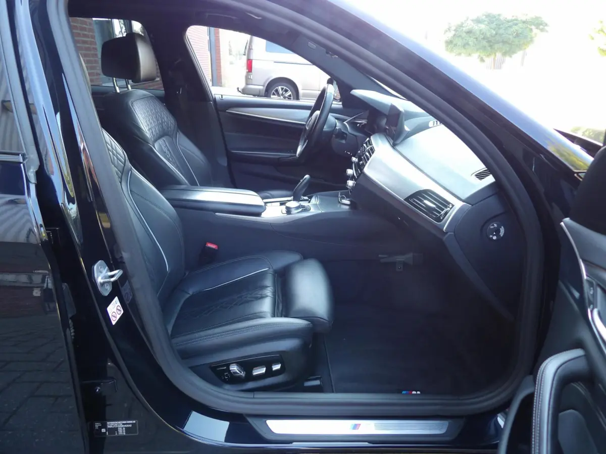 530i High Executive M-SPORT 2019 NL AUTO 64855km NAPPA PANO 20 inch TOPSTAAT