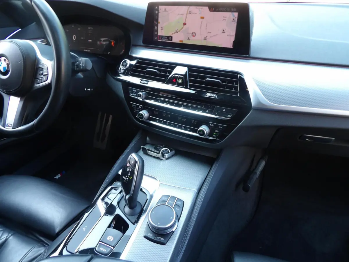 530i High Executive M-SPORT 2019 NL AUTO 64855km NAPPA PANO 20 inch TOPSTAAT