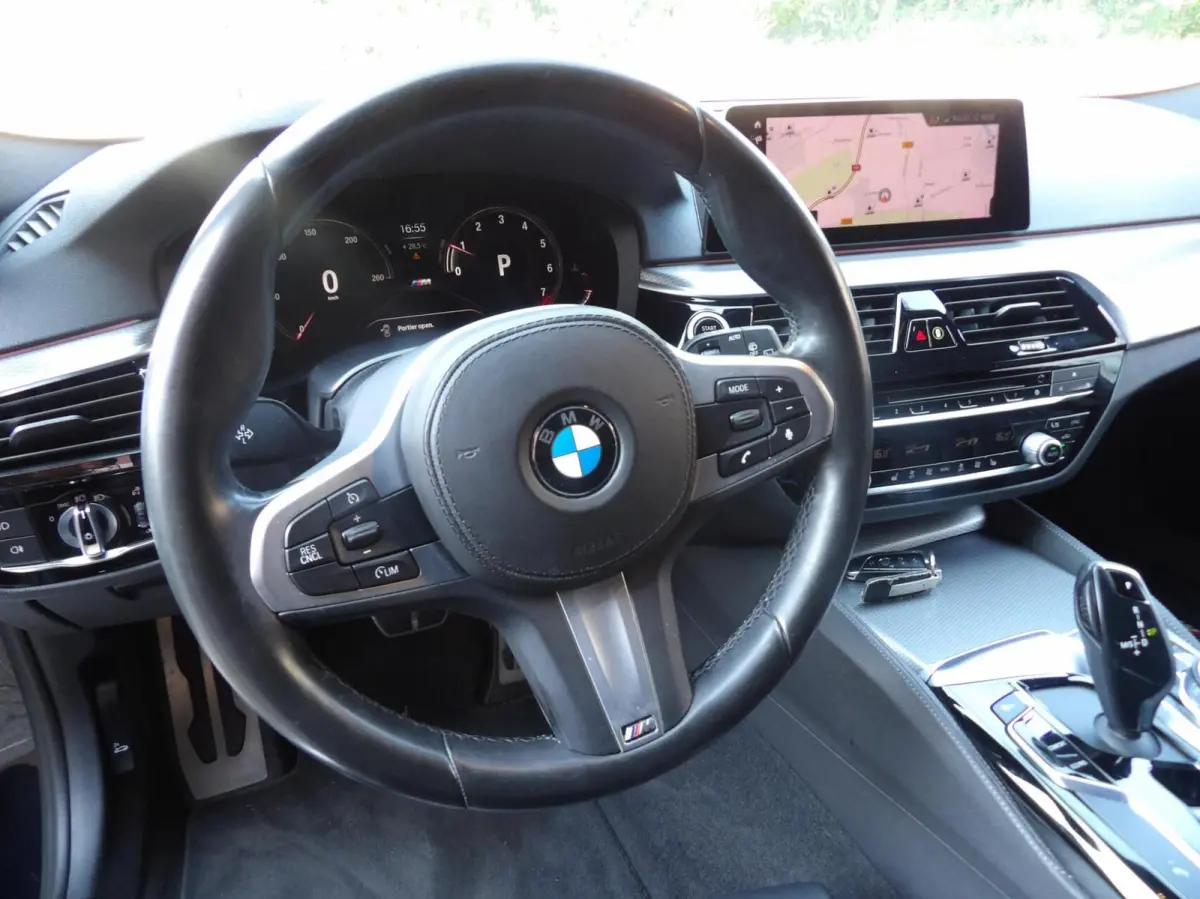 530i High Executive M-SPORT 2019 NL AUTO 64855km NAPPA PANO 20 inch TOPSTAAT