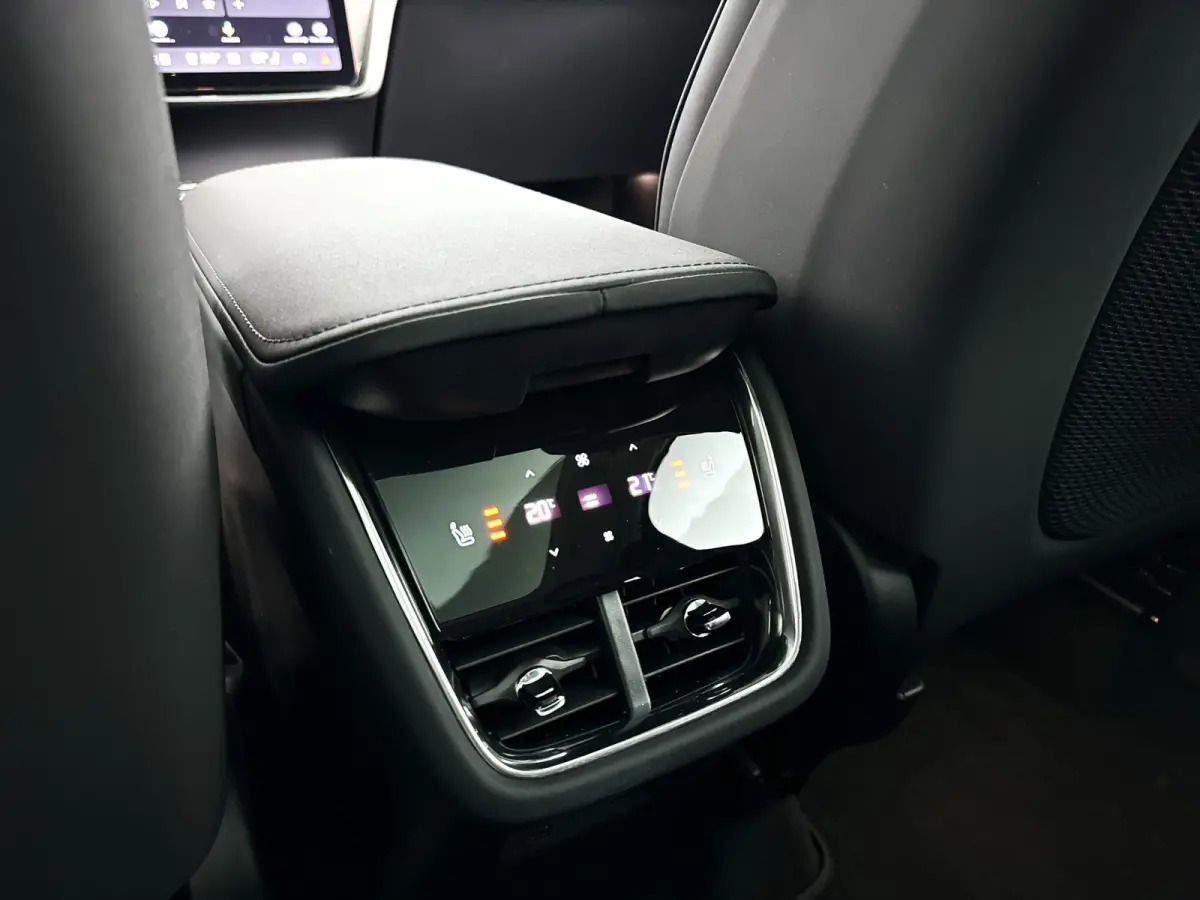 Twin Motor Performance Ultra 7p. 111 kWh | Panoramadak | 360° camera | Bowers & Wilkins | Head-up display | Luchtvering | Stoel- en Stuurverwarming | Matrix led | Trekhaak