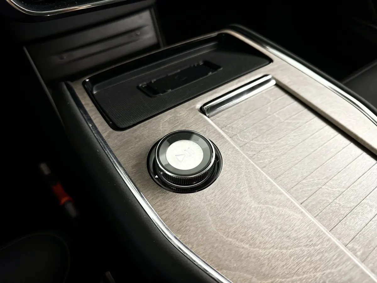 Twin Motor Performance Ultra 7p. 111 kWh | Panoramadak | 360° camera | Bowers & Wilkins | Head-up display | Luchtvering | Stoel- en Stuurverwarming | Matrix led | Trekhaak