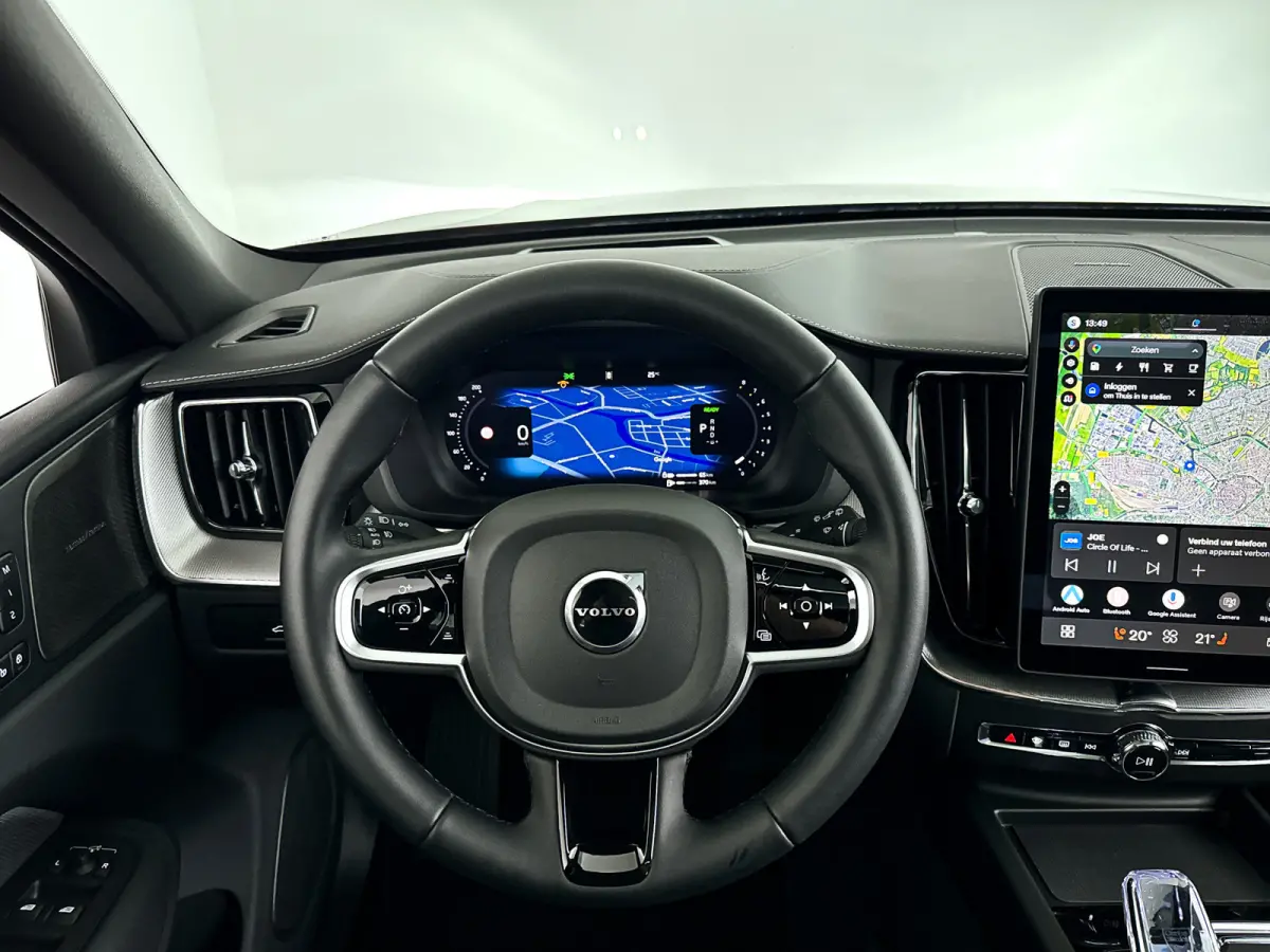 T6 Plug-in hybrid AWD Ultra Black Edition | Panoramadak | 360° camera | Luchtvering | Head-up display | Harman Kardon | Stoel- en Stuurverwarming