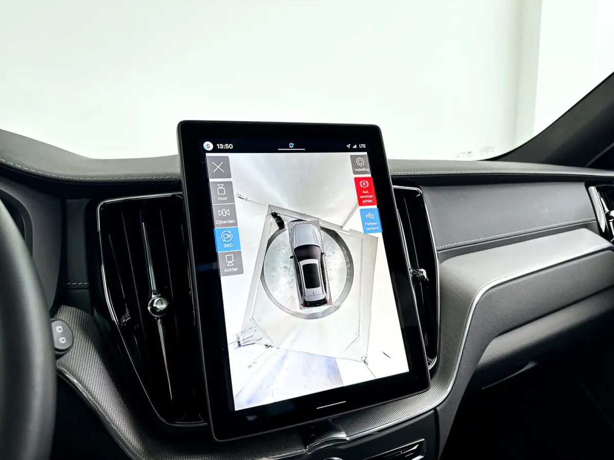 T6 Plug-in hybrid AWD Ultra Black Edition | Panoramadak | 360° camera | Luchtvering | Head-up display | Harman Kardon | Stoel- en Stuurverwarming