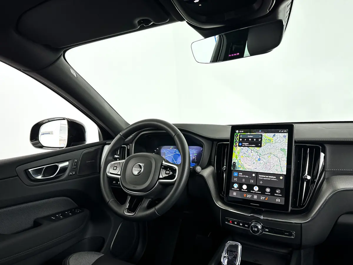 T6 Plug-in hybrid AWD Ultra Black Edition | Panoramadak | 360° camera | Luchtvering | Head-up display | Harman Kardon | Stoel- en Stuurverwarming