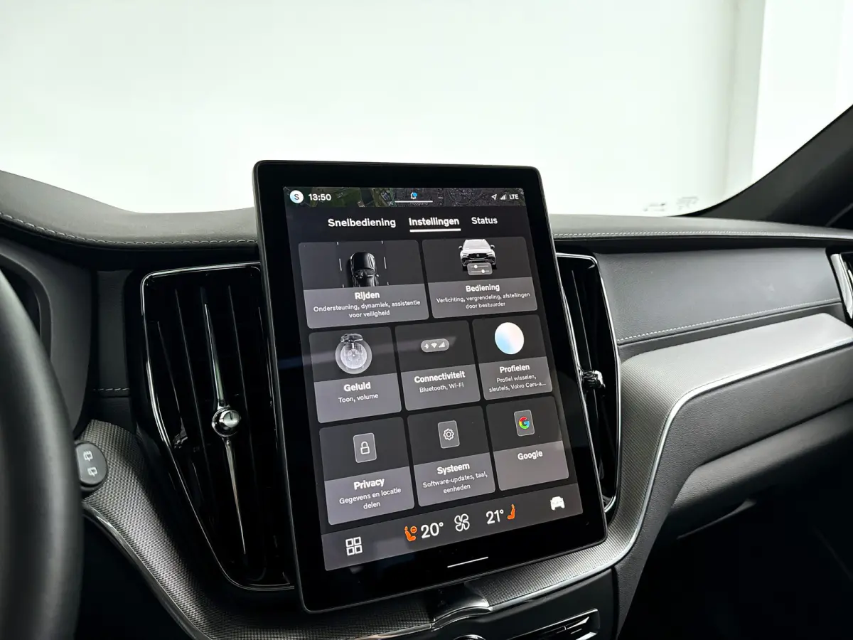 T6 Plug-in hybrid AWD Ultra Black Edition | Panoramadak | 360° camera | Luchtvering | Head-up display | Harman Kardon | Stoel- en Stuurverwarming