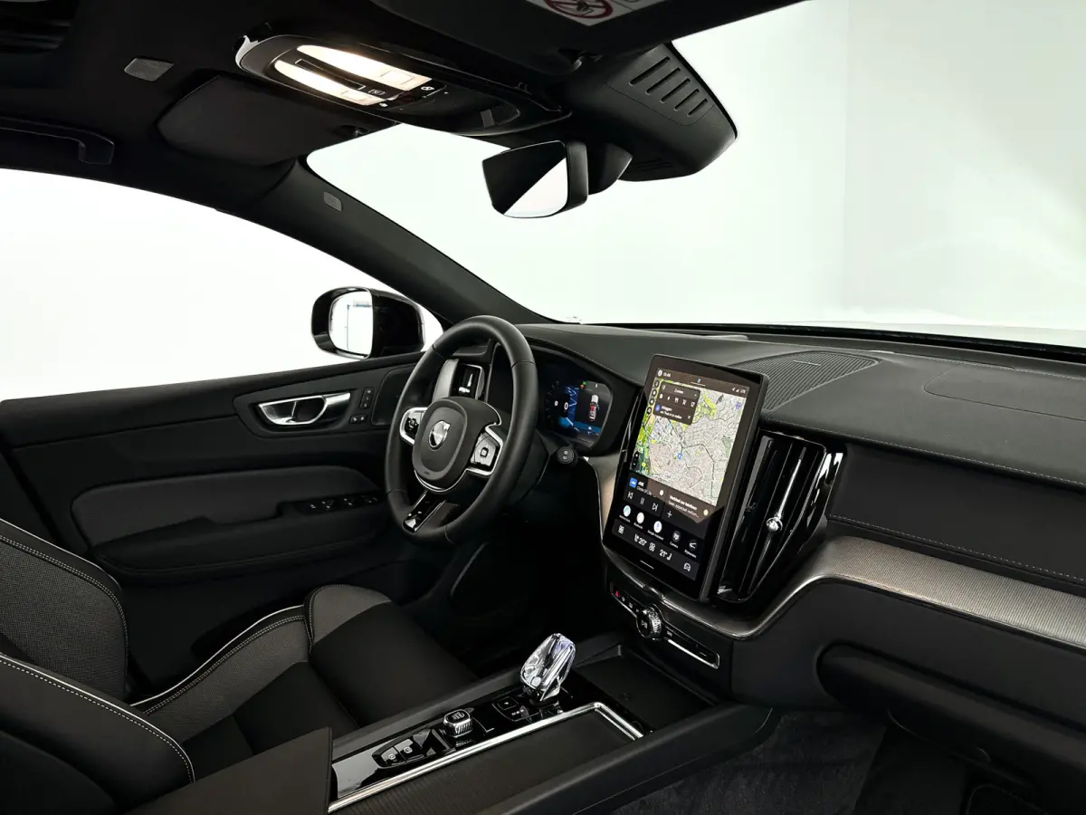 T6 Plug-in hybrid AWD Ultra Black Edition | Panoramadak | 360° camera | Luchtvering | Head-up display | Harman Kardon | Stoel- en Stuurverwarming