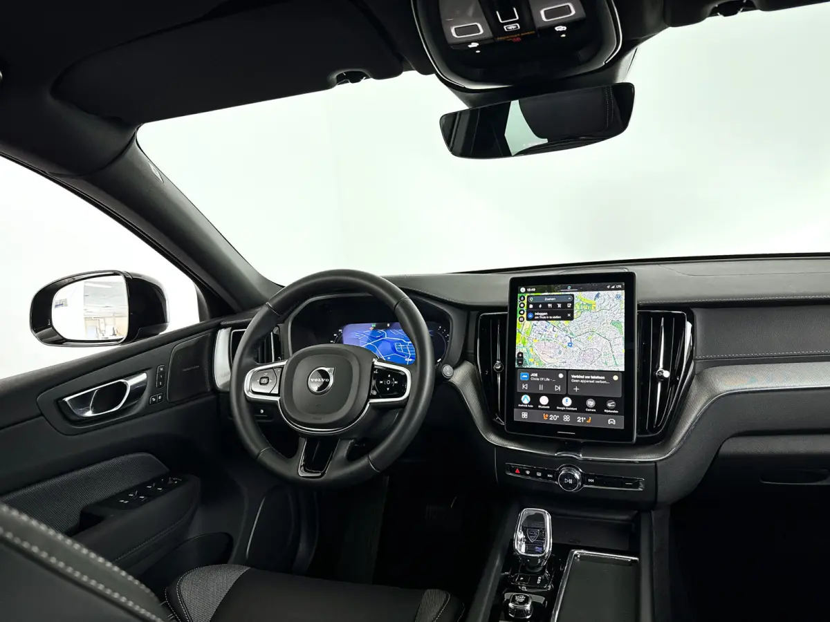 T6 Plug-in hybrid AWD Ultra Black Edition | Panoramadak | 360° camera | Luchtvering | Head-up display | Harman Kardon | Stoel- en Stuurverwarming