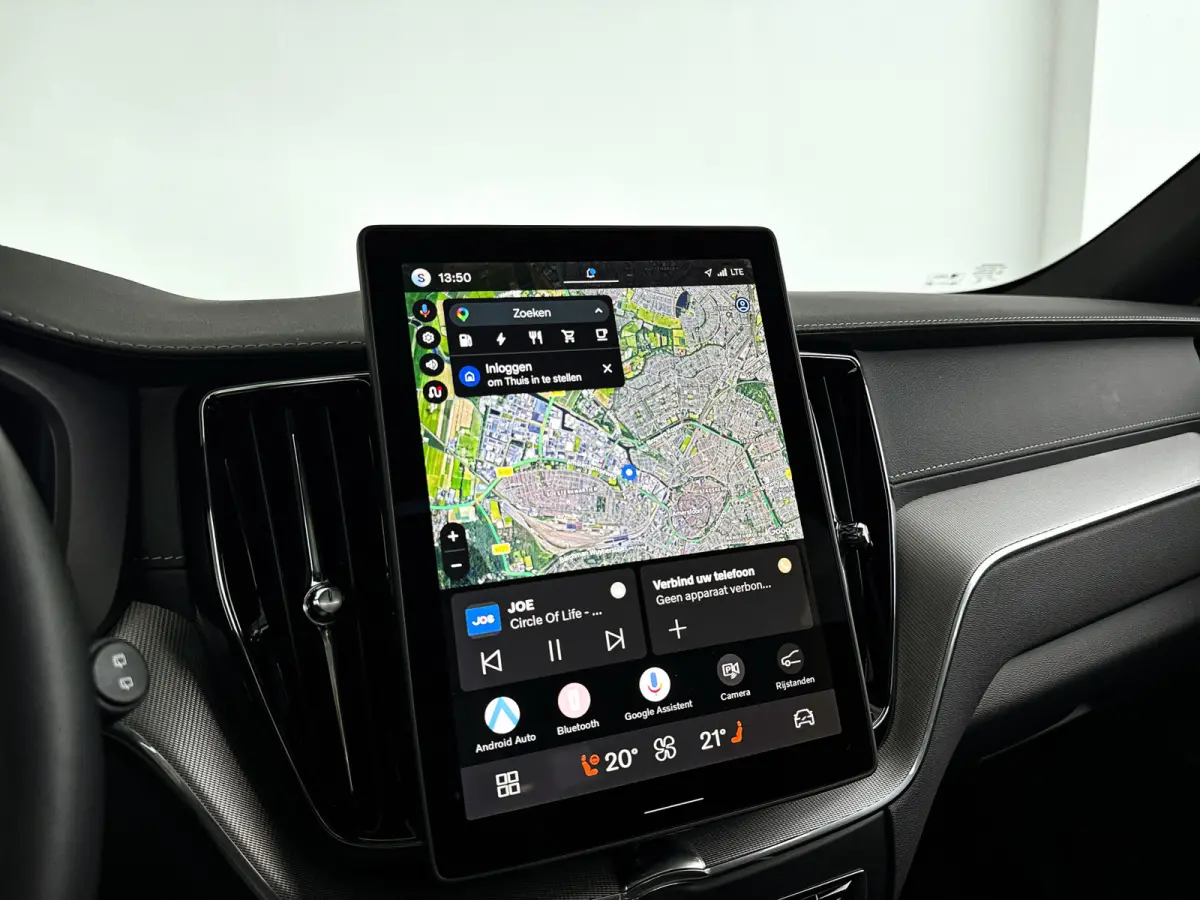 T6 Plug-in hybrid AWD Ultra Black Edition | Panoramadak | 360° camera | Luchtvering | Head-up display | Harman Kardon | Stoel- en Stuurverwarming