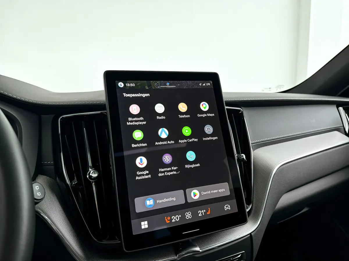 T6 Plug-in hybrid AWD Ultra Black Edition | Panoramadak | 360° camera | Luchtvering | Head-up display | Harman Kardon | Stoel- en Stuurverwarming