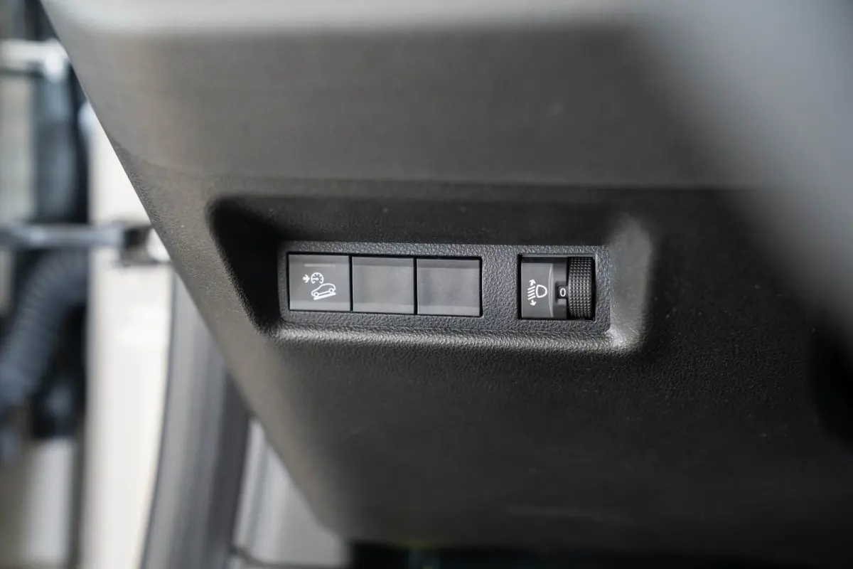 1.2 e-Hybrid Longitude | Navigatie | Apple Carplay & Android Auto | Parkeersensoren | Keyless | Lichtmetalen velgen |