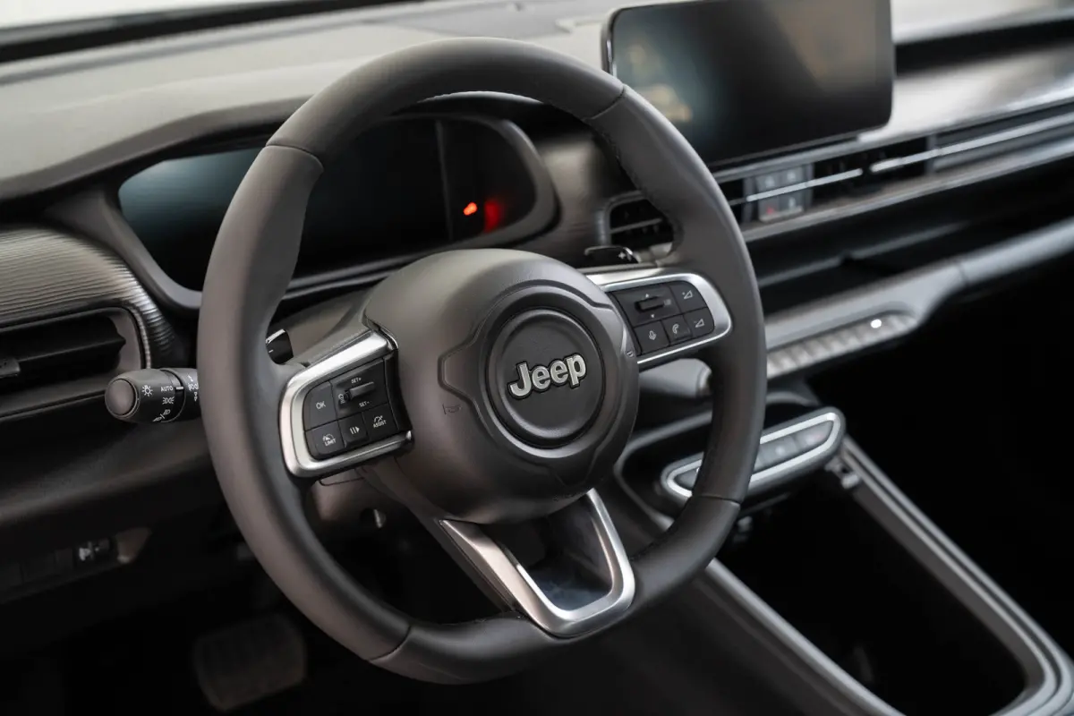 1.2 e-Hybrid Longitude | Navigatie | Apple Carplay & Android Auto | Parkeersensoren | Keyless | Lichtmetalen velgen |