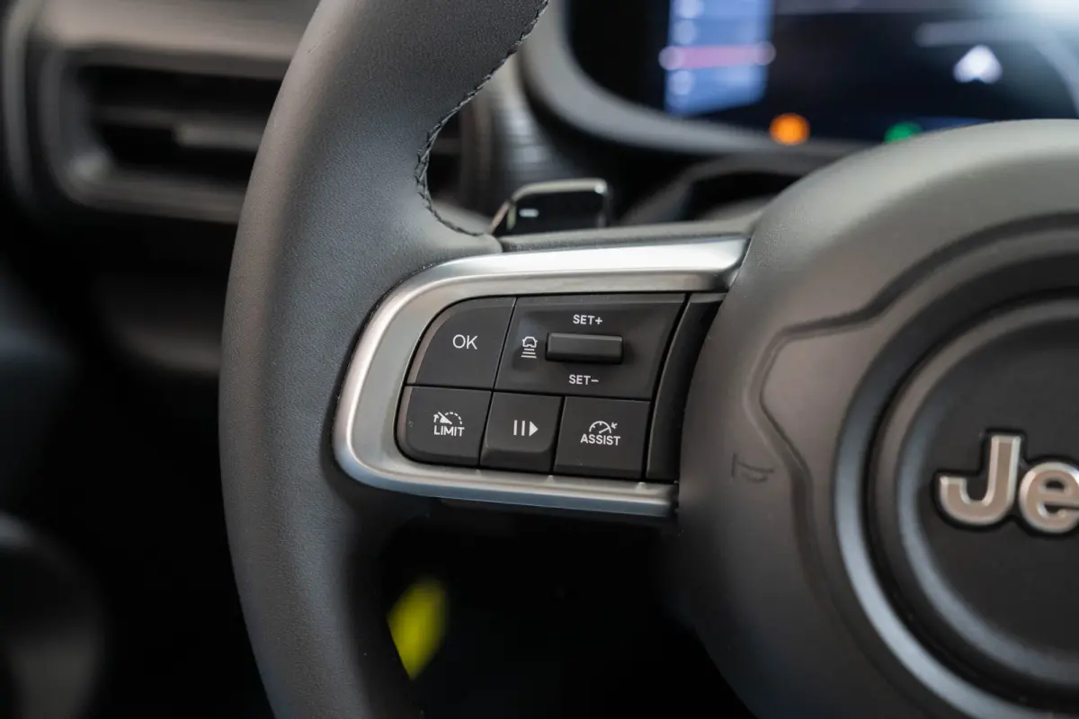 1.2 e-Hybrid Longitude | Navigatie | Apple Carplay & Android Auto | Parkeersensoren | Keyless | Lichtmetalen velgen |