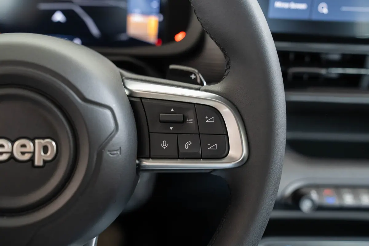 1.2 e-Hybrid Longitude | Navigatie | Apple Carplay & Android Auto | Parkeersensoren | Keyless | Lichtmetalen velgen |
