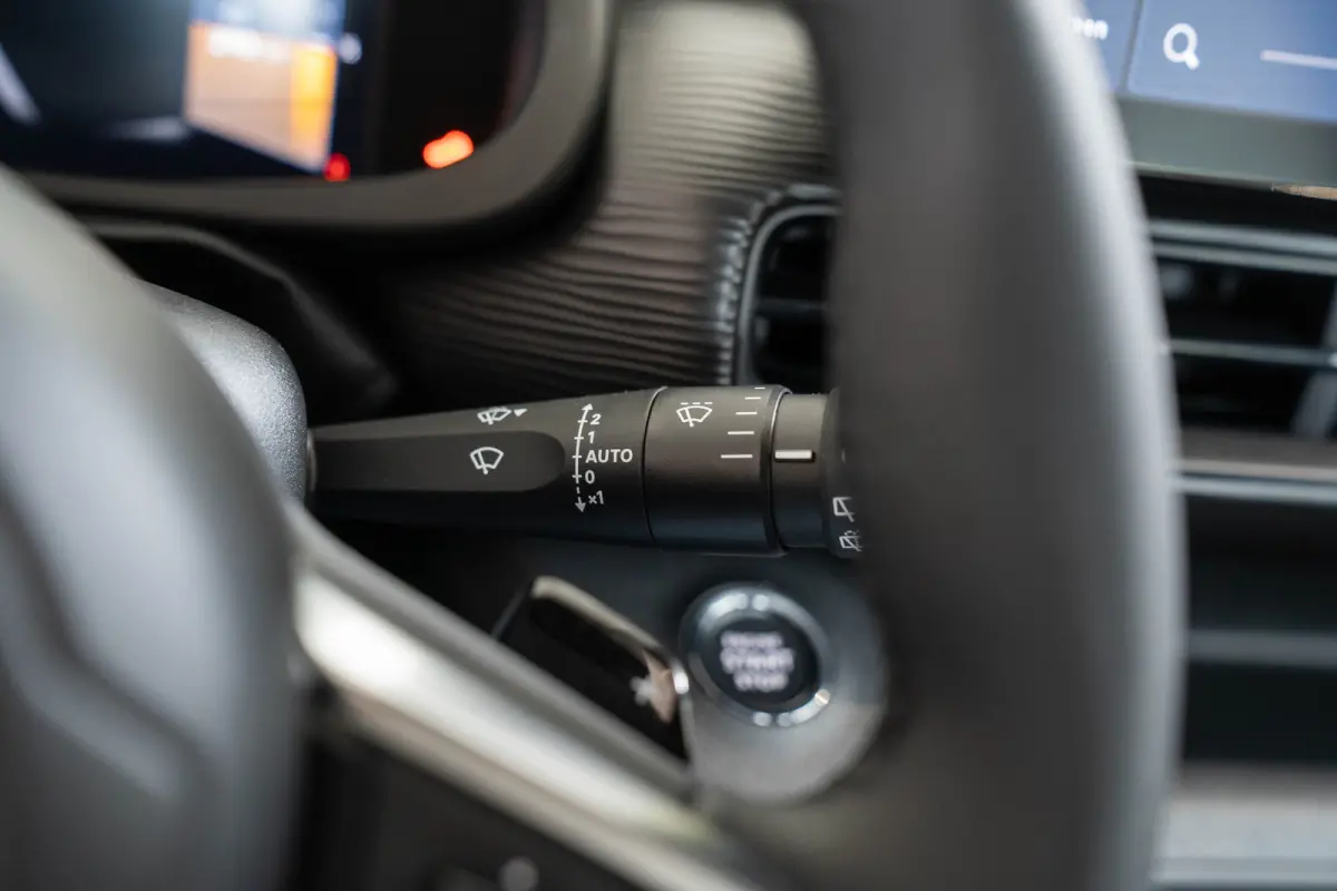 1.2 e-Hybrid Longitude | Navigatie | Apple Carplay & Android Auto | Parkeersensoren | Keyless | Lichtmetalen velgen |