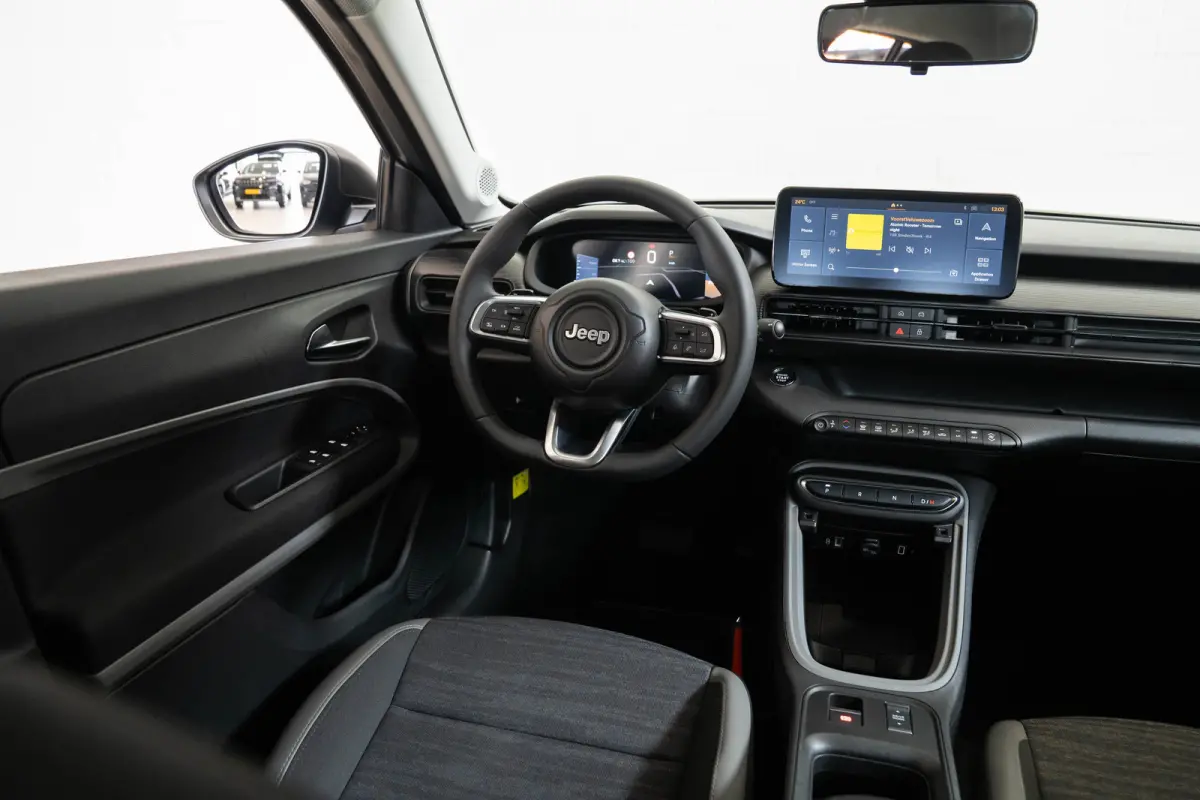 1.2 e-Hybrid Longitude | Navigatie | Apple Carplay & Android Auto | Parkeersensoren | Keyless | Lichtmetalen velgen |