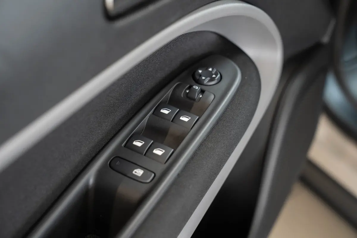 1.2 e-Hybrid Longitude | Navigatie | Apple Carplay & Android Auto | Parkeersensoren | Keyless | Lichtmetalen velgen |
