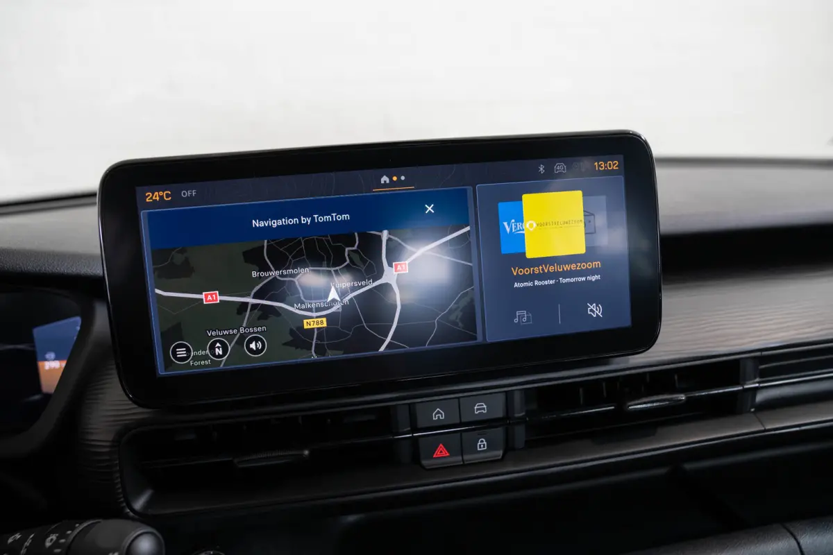 1.2 e-Hybrid Longitude | Navigatie | Apple Carplay & Android Auto | Parkeersensoren | Keyless | Lichtmetalen velgen |