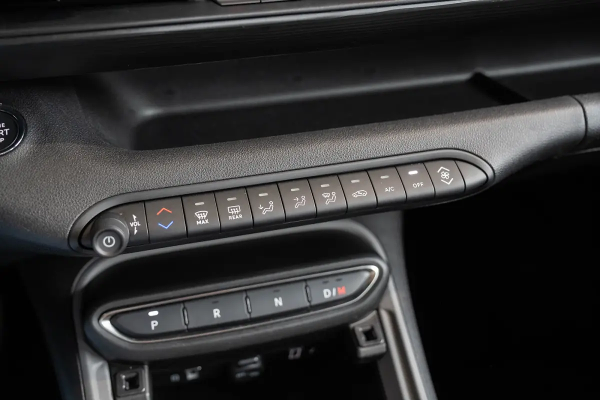1.2 e-Hybrid Longitude | Navigatie | Apple Carplay & Android Auto | Parkeersensoren | Keyless | Lichtmetalen velgen |