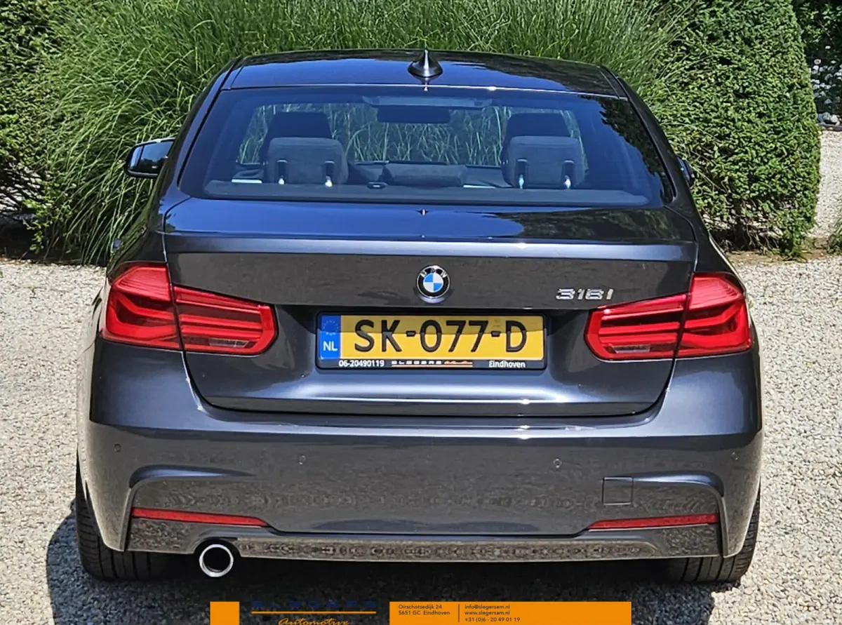 318i Centennial High Executive M Sport black line