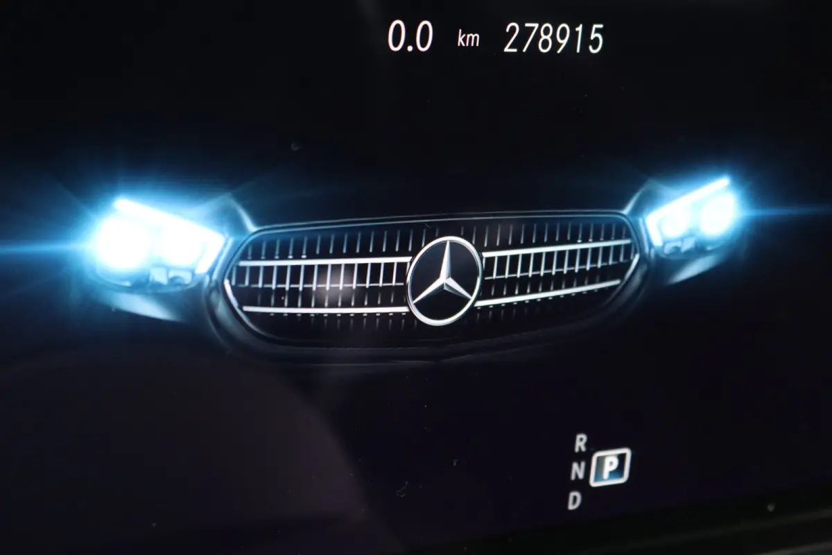 220 d AMG Line | Schuifdak | Dodehoekassistent | Camera | Augmented Reality | Sfeerverlichting | Stoelverwarming | High Perf. LED |