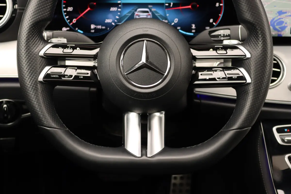 220 d AMG Line | Schuifdak | Dodehoekassistent | Camera | Augmented Reality | Sfeerverlichting | Stoelverwarming | High Perf. LED |