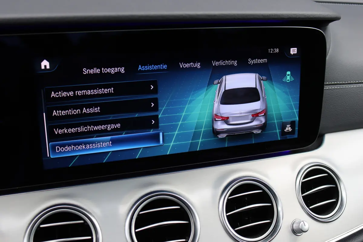 220 d AMG Line | Schuifdak | Dodehoekassistent | Camera | Augmented Reality | Sfeerverlichting | Stoelverwarming | High Perf. LED |