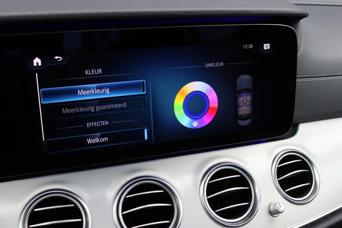 220 d AMG Line | Schuifdak | Dodehoekassistent | Camera | Augmented Reality | Sfeerverlichting | Stoelverwarming | High Perf. LED |