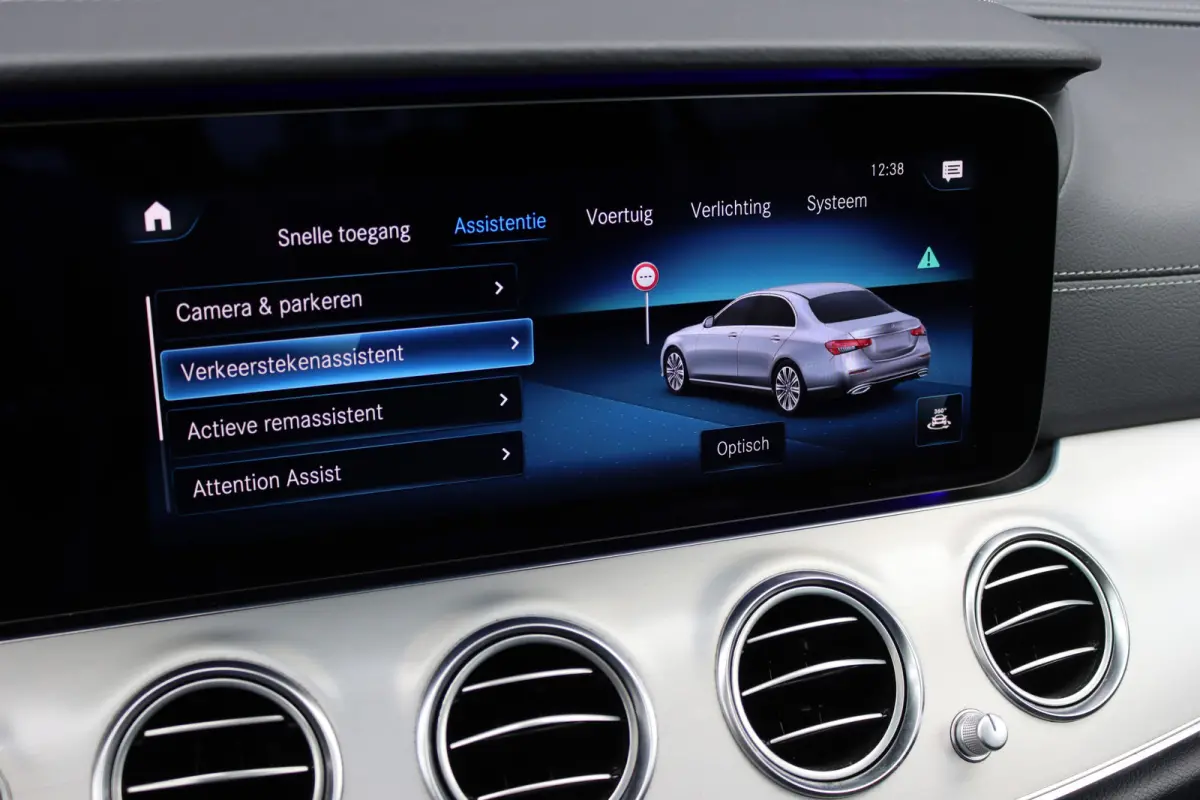 220 d AMG Line | Schuifdak | Dodehoekassistent | Camera | Augmented Reality | Sfeerverlichting | Stoelverwarming | High Perf. LED |