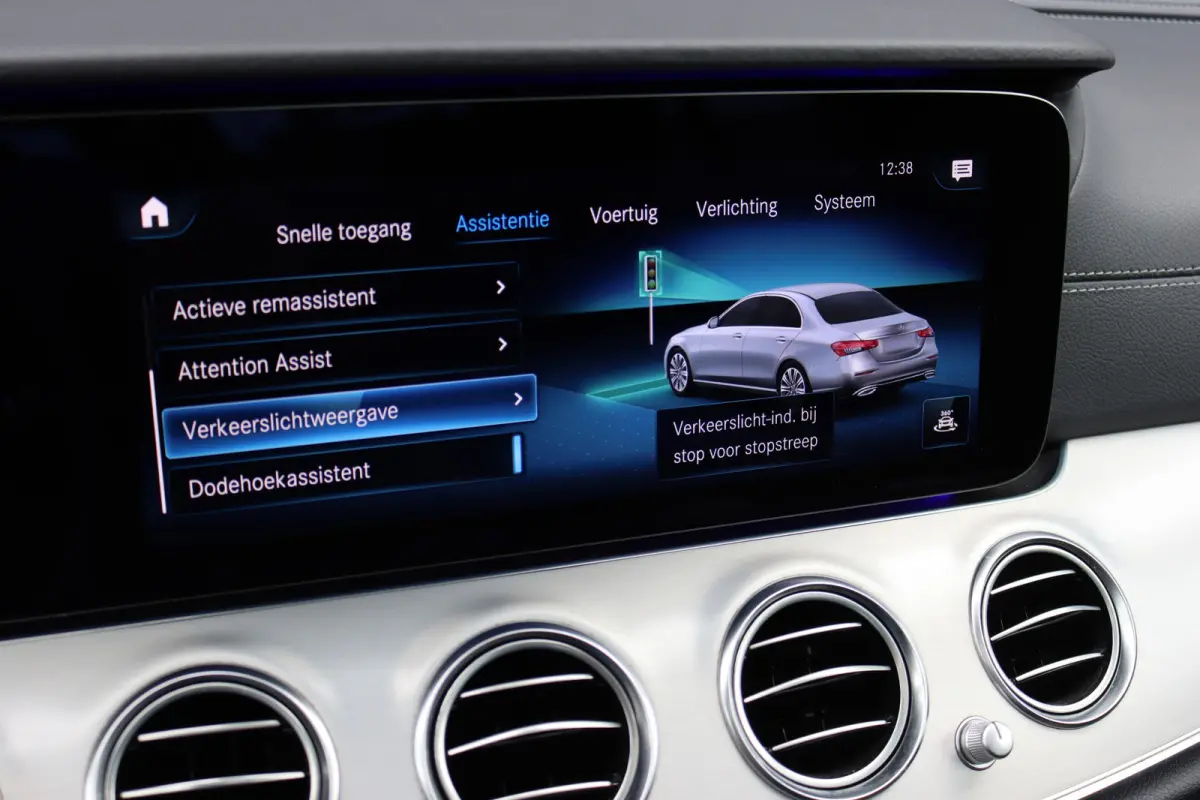 220 d AMG Line | Schuifdak | Dodehoekassistent | Camera | Augmented Reality | Sfeerverlichting | Stoelverwarming | High Perf. LED |