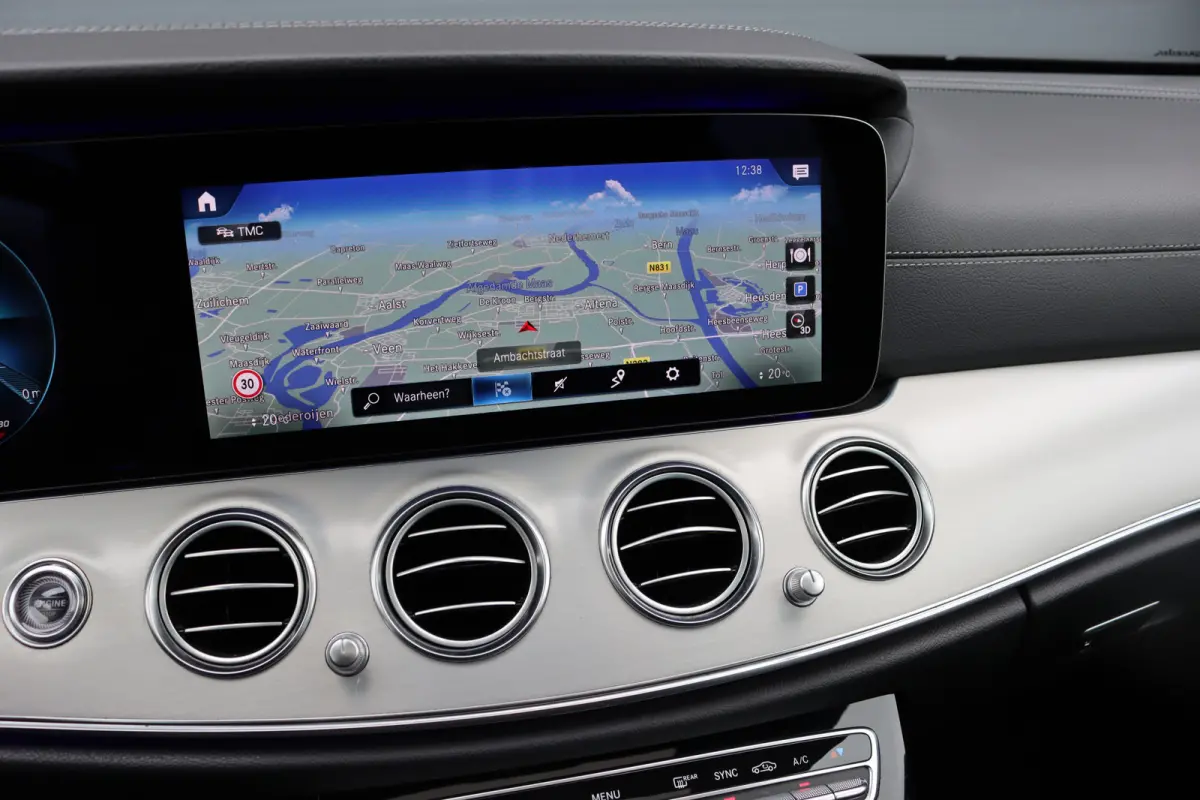 220 d AMG Line | Schuifdak | Dodehoekassistent | Camera | Augmented Reality | Sfeerverlichting | Stoelverwarming | High Perf. LED |
