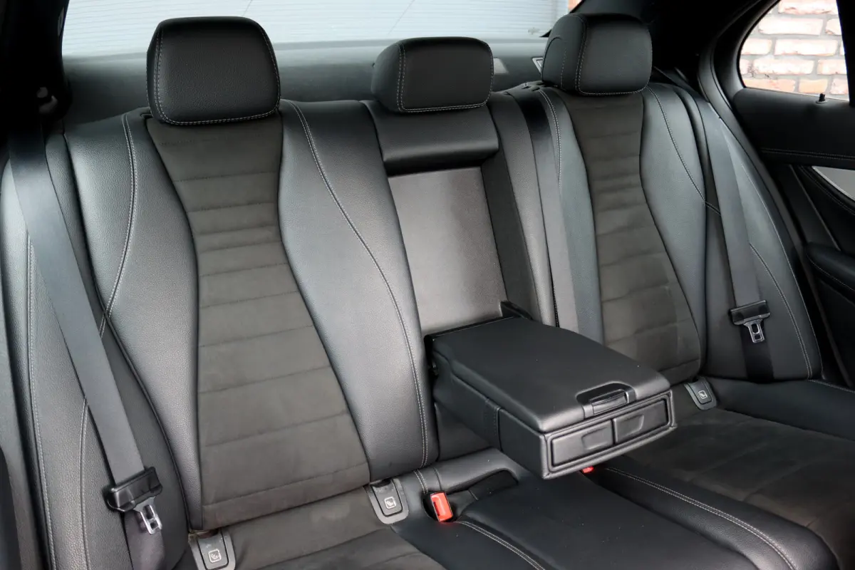 220 d AMG Line | Schuifdak | Dodehoekassistent | Camera | Augmented Reality | Sfeerverlichting | Stoelverwarming | High Perf. LED |