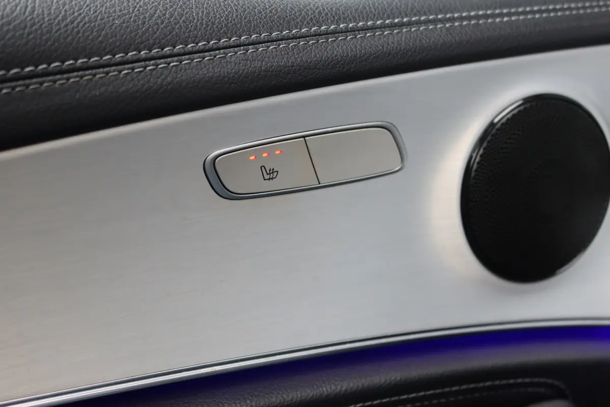 220 d AMG Line | Schuifdak | Dodehoekassistent | Camera | Augmented Reality | Sfeerverlichting | Stoelverwarming | High Perf. LED |