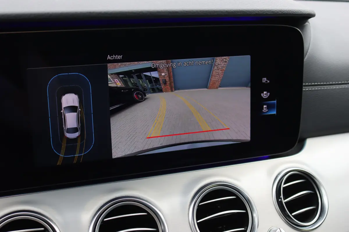 220 d AMG Line | Schuifdak | Dodehoekassistent | Camera | Augmented Reality | Sfeerverlichting | Stoelverwarming | High Perf. LED |