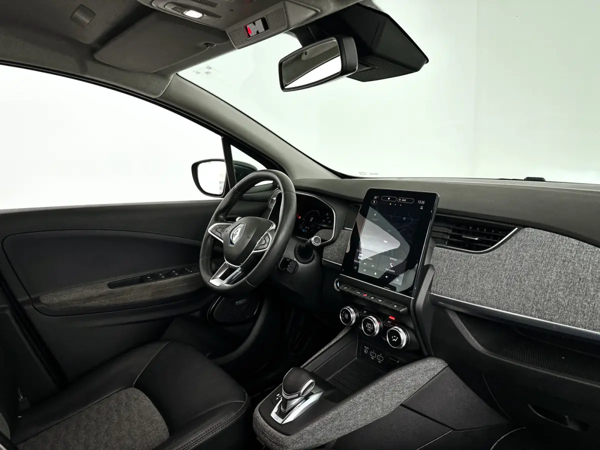 R135 Edition One 52 kWh | Parkeercamera | Airco | Cruise control | BLIS | Stoelverwarming