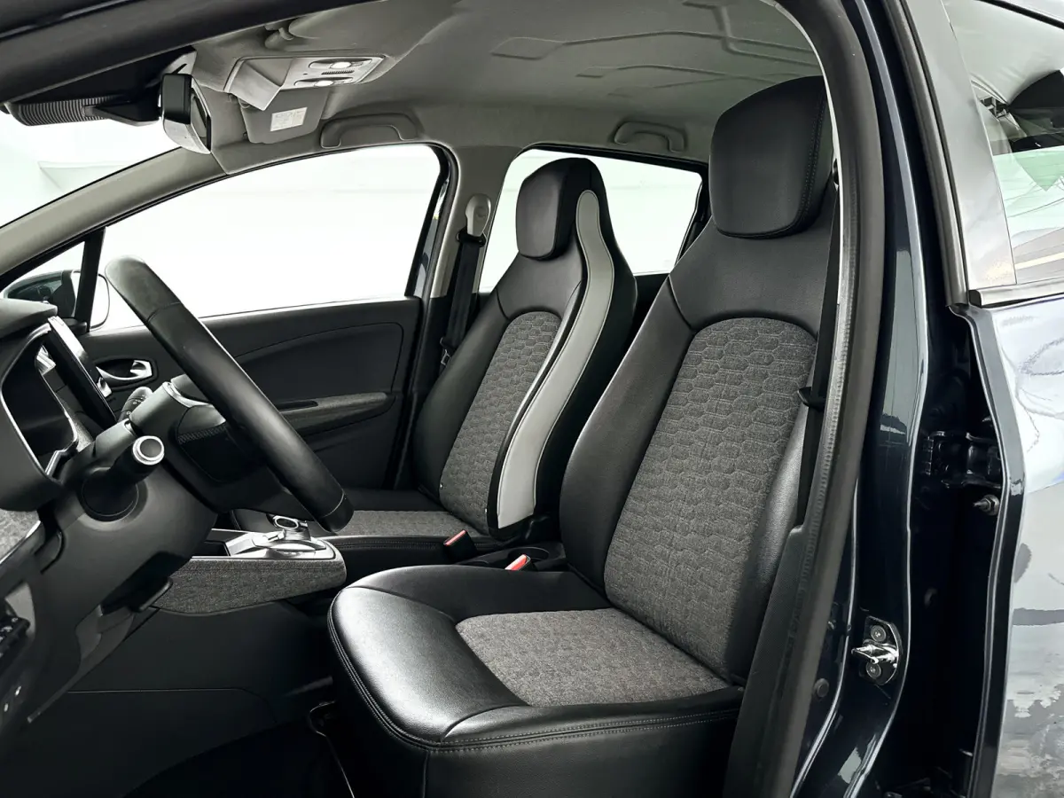 R135 Edition One 52 kWh | Parkeercamera | Airco | Cruise control | BLIS | Stoelverwarming