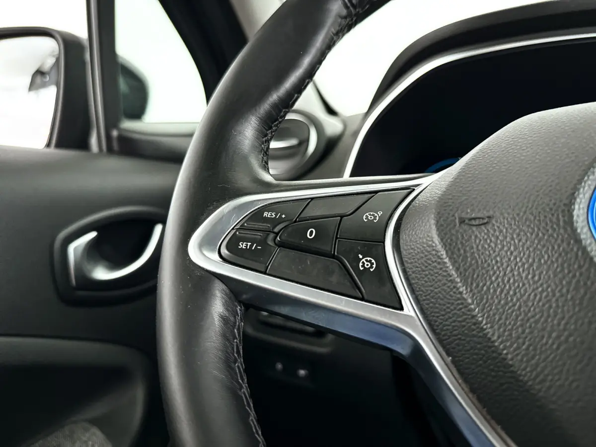 R135 Edition One 52 kWh | Parkeercamera | Airco | Cruise control | BLIS | Stoelverwarming