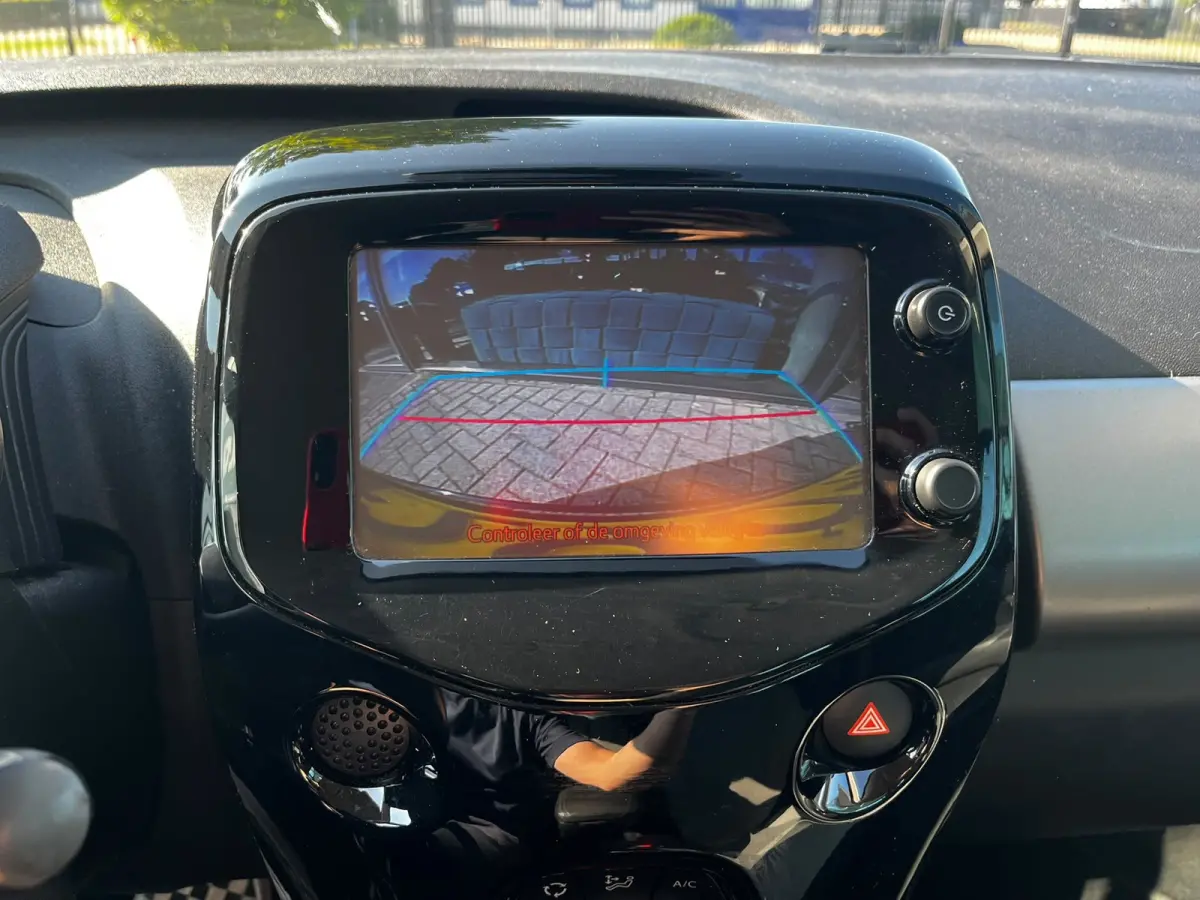 1.0 VTi Shine AUTOMAAT! (Achteruitrijcamera, StoelVerwarming, 5-Deurs, NL-auto, Goed onderhoud, ETC!)