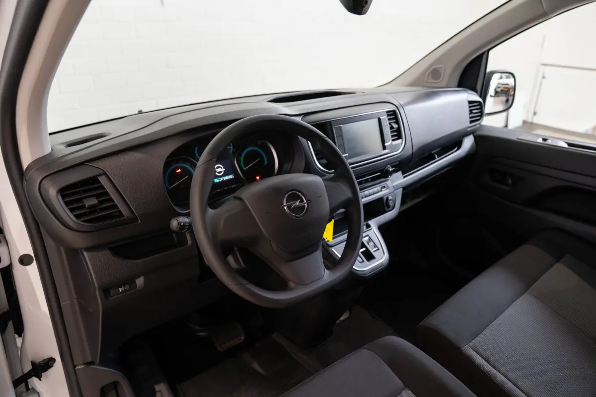Electric L3 75 kWh | Camera | Navigatie | Parkeersensoren | Cruise Controle | Airco | Apple Carplay & Android Auto |