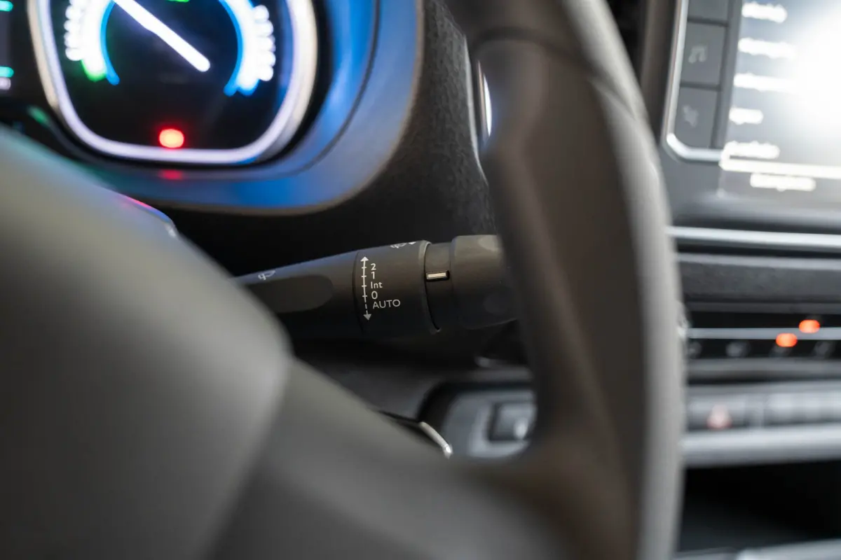 Electric L3 75 kWh | Camera | Navigatie | Parkeersensoren | Cruise Controle | Airco | Apple Carplay & Android Auto |