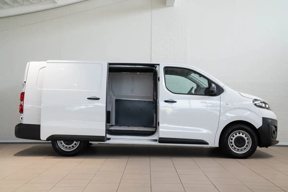 Electric L3 75 kWh | Navigatie | Parkeersensoren | Cruise Controle | Airco | Apple Carplay & Android Auto |