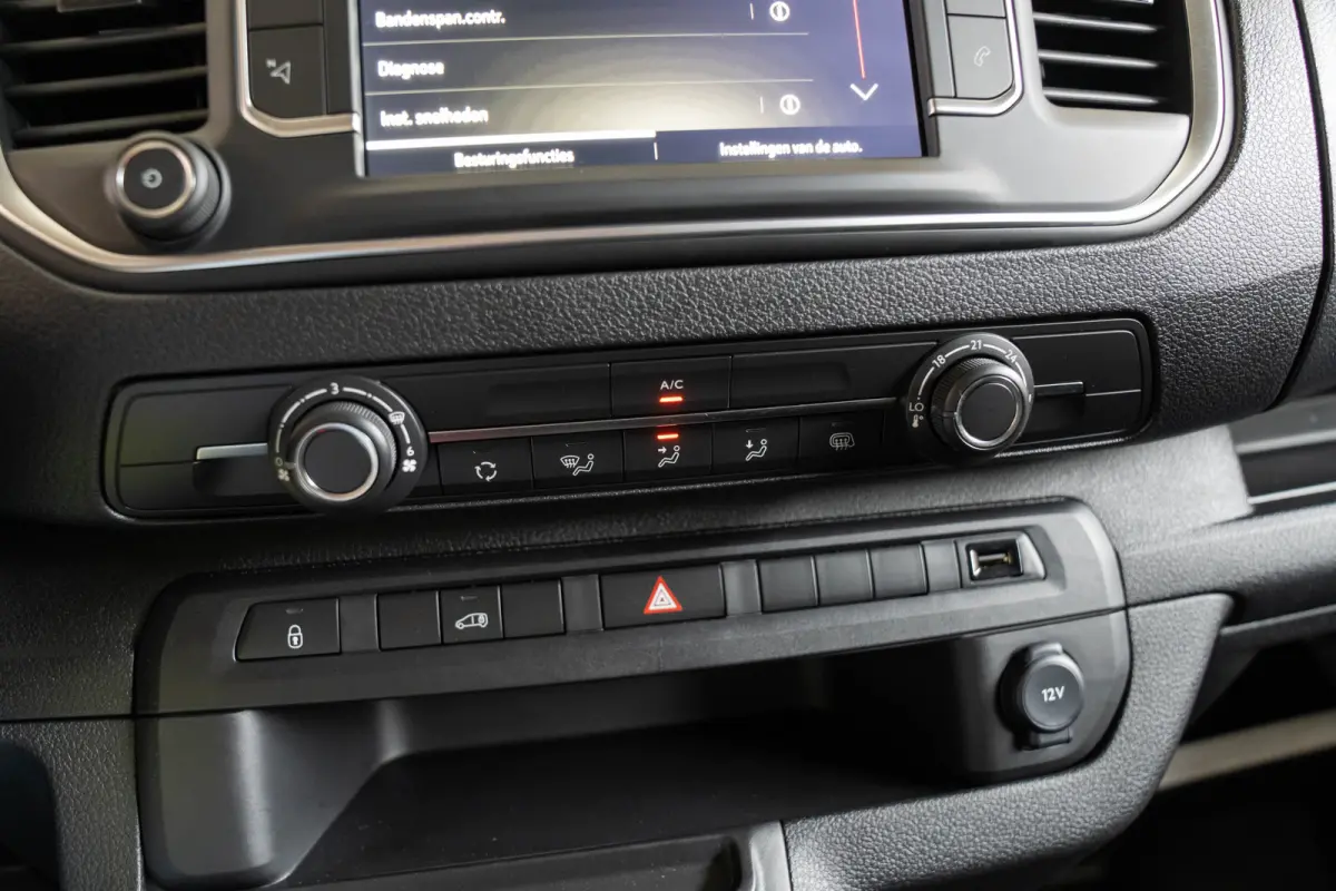 Electric L3 75 kWh | Camera | Navigatie | Parkeersensoren | Cruise Controle | Airco | Apple Carplay & Android Auto |