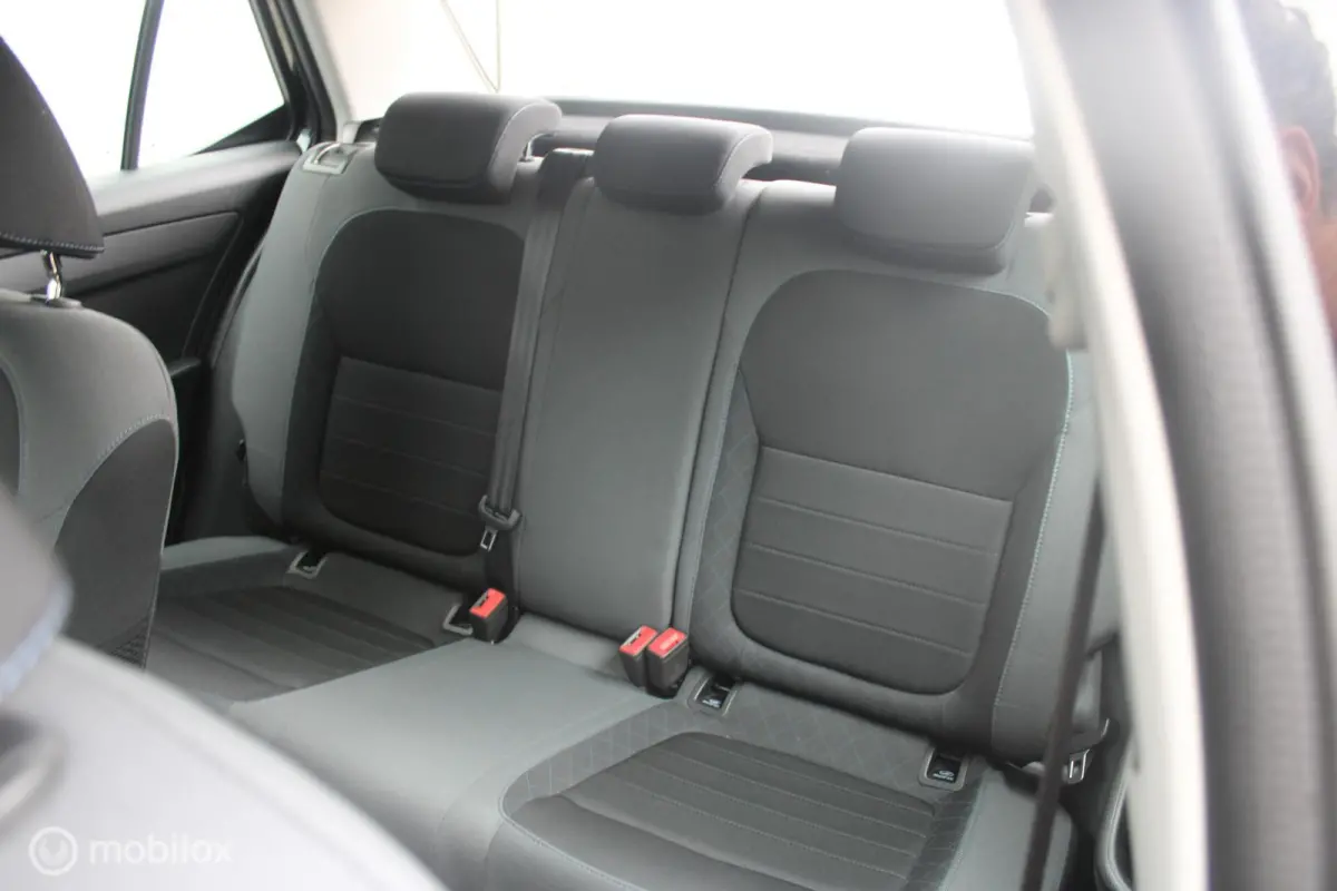 1.0 TSI Ambition 1e Eigenaar NL Auto | Airco | Cruise |Apple Carplay/Android Auto | Navigatie | Parkeersensoren.
