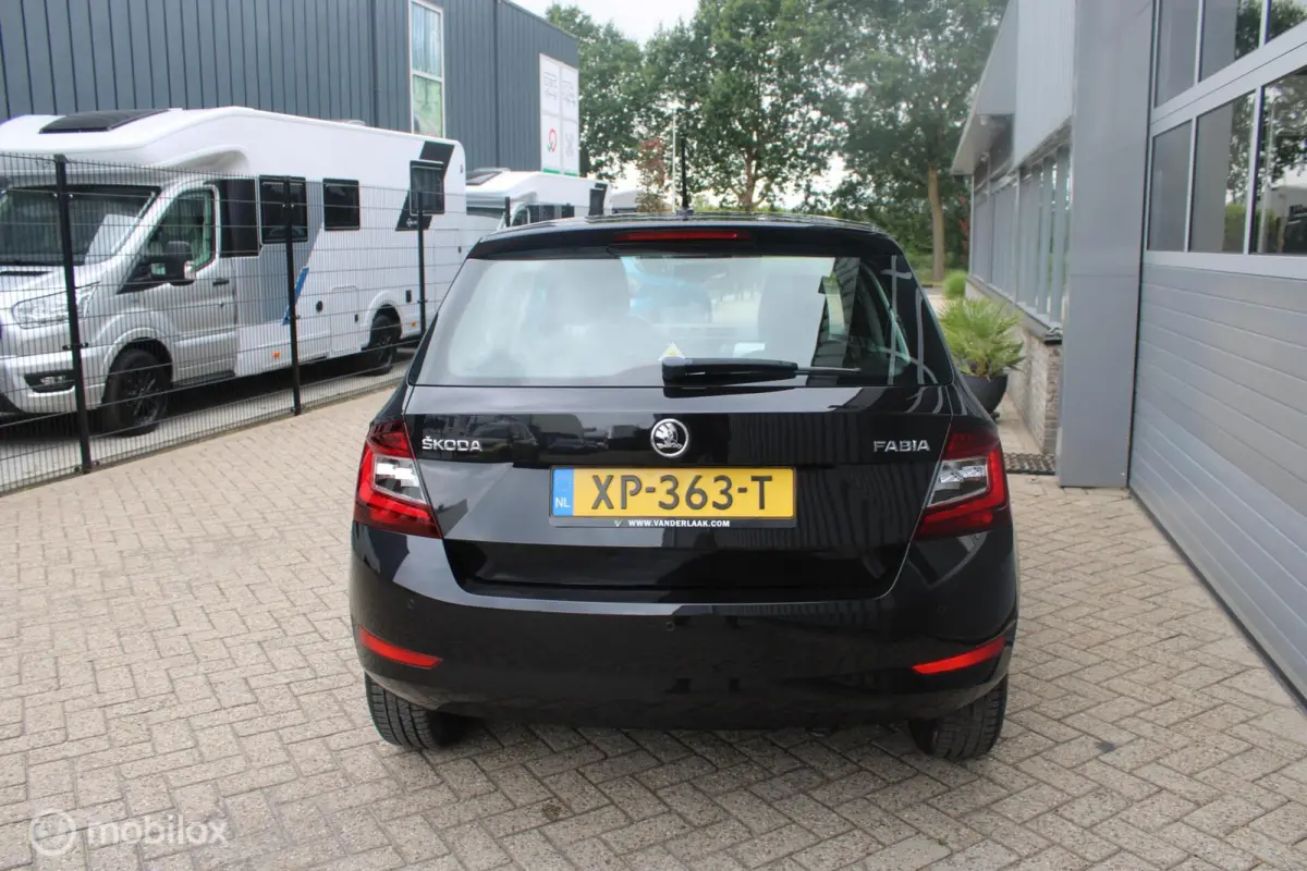 1.0 TSI Ambition 1e Eigenaar NL Auto | Airco | Cruise |Apple Carplay/Android Auto | Navigatie | Parkeersensoren.