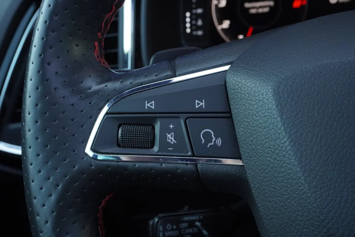 1.5 TSI Xcellence Business Intense FR + Vitrual+Led+Navi+Camera+Leder= SUPER !!