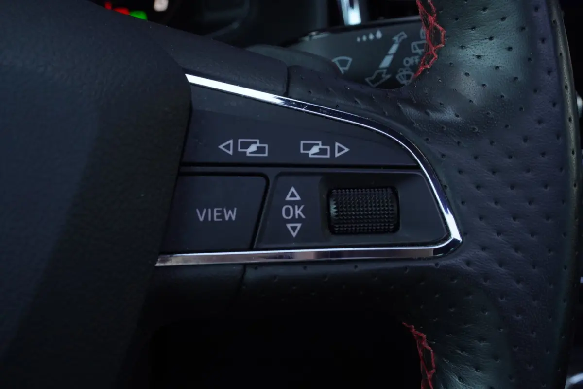 1.5 TSI Xcellence Business Intense FR + Vitrual+Led+Navi+Camera+Leder= SUPER !!