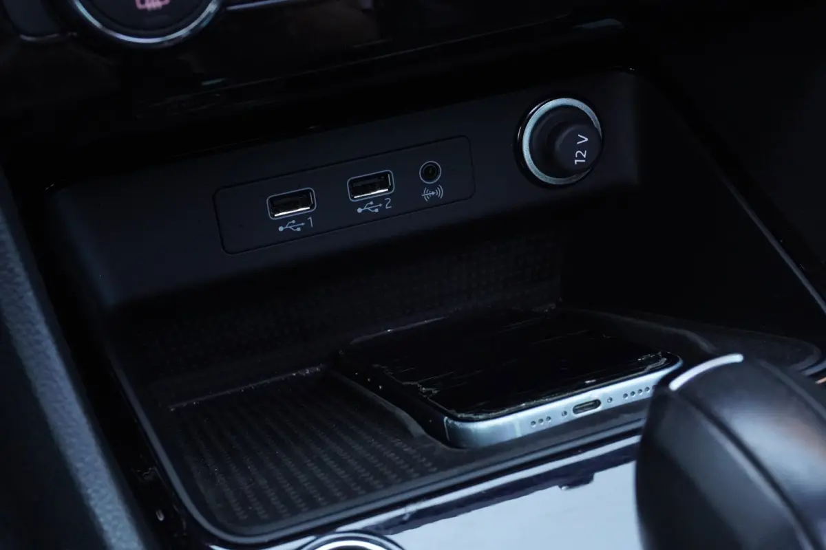 1.5 TSI Xcellence Business Intense FR + Vitrual+Led+Navi+Camera+Leder= SUPER !!